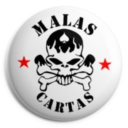 MALAS CARTAS Blanca chapa / badge
