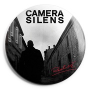 picture of the CAMERA SILENS Realite button badge